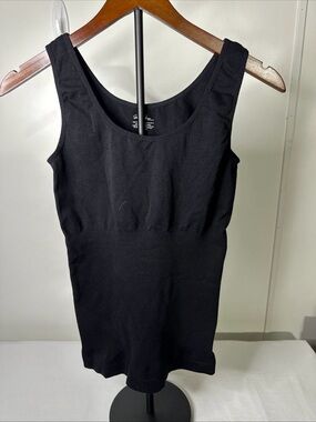 Black Seamless Shaping Tank - Women’s Slim Support Layer